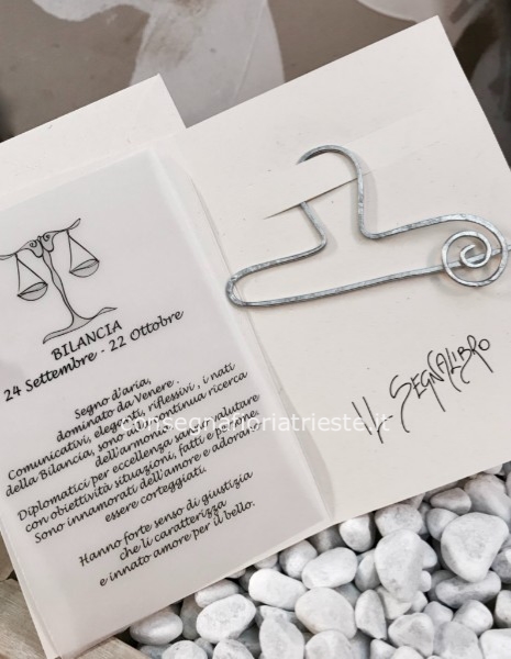 Biglietto augurale con segnalibro in alluminio zodiaco BILANCIA